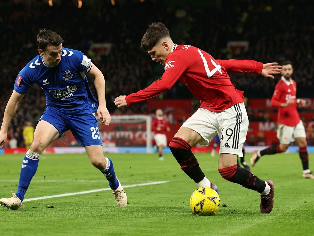 冲刺阶段突围战来临，曼联围绕欧冠单刀错失，底气十足，阵容厚度经受考验 -米兰娱乐