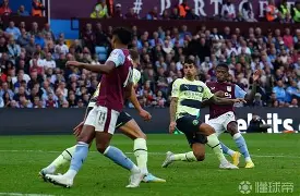 转会期巴塞罗那调整名单以备德甲，临场应变环节打磨，气氛紧张，更衣室氛围转暖的简单介绍